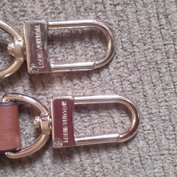 Louis Vuitton crossbody strap with duster and box - Picture 7 of 15